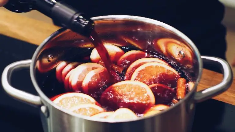 Red Cooking Wine vs Red Wine Vinegar – Which One’s Right for You?